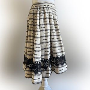 Alice + Olivia Mazie Lace Trim
Midi Skirt Size 4